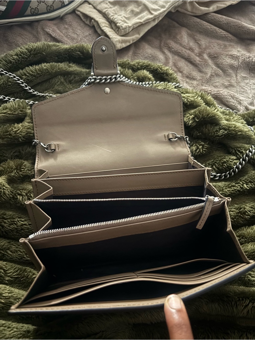 Gucci Beige Monogram Dionysus Chain Crossbody Bag - Picture 3 of 6